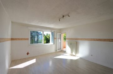 Sanierungsbedürftige 2-Zimmer-Wohnung mit Balkon, 12309 Berlin, Etagenwohnung