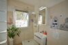 Charmante 2,5-Zimmer-Hochparterrewohnung mit Balkon und moderner Ausstattung - Badezimmer