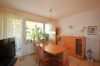 Charmante 2,5-Zimmer-Hochparterrewohnung mit Balkon und moderner Ausstattung - Essbereich