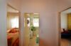Charmante 2,5-Zimmer-Hochparterrewohnung mit Balkon und moderner Ausstattung - Flur