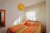 Charmante 2,5-Zimmer-Hochparterrewohnung mit Balkon und moderner Ausstattung - Schlafzimmer