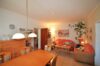 Charmante 2,5-Zimmer-Hochparterrewohnung mit Balkon und moderner Ausstattung - Wohn-Esszimmer