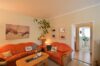 Charmante 2,5-Zimmer-Hochparterrewohnung mit Balkon und moderner Ausstattung - Wohnzimmer