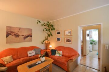 Charmante 2,5-Zimmer-Hochparterrewohnung mit Balkon und moderner Ausstattung, 12309 Berlin, Etagenwohnung