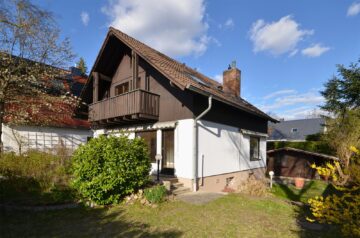 Familienfreundliches Fertighaus mit viel Platz, Terrasse und Balkon, 12307 Berlin, Einfamilienhaus